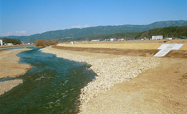 天竜川上牧護岸工事